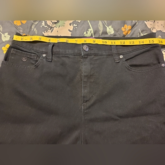 Gloria Vanderbilt Amanda Black Jeans 12 Short Straight Leg - Picture 7 of 8